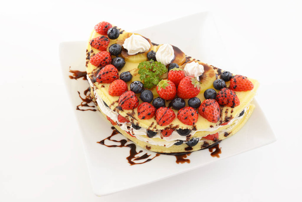 Pancake soffice e delizioso con frutta
 - Foto, immagini