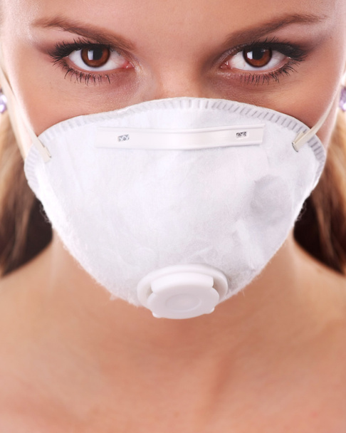 Frau mit weißer Atemschutzmaske - Foto, Bild