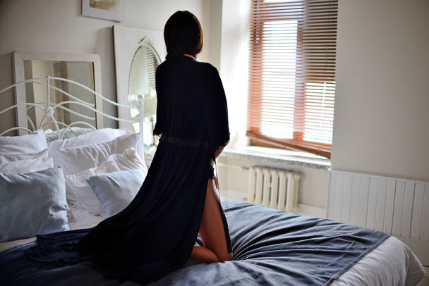Young woman in the bedroom. - Foto, afbeelding