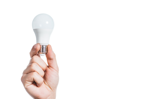 obcięty widok mężczyzny trzymającego świetlówki na białym tle na białym, pojęcie efektywności energetycznej - Zdjęcie, obraz