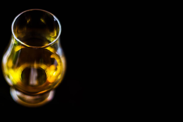 single malt whiskey in a glass and green mint liqueur, refreshing set of drinks, taste sensations - Фото, изображение