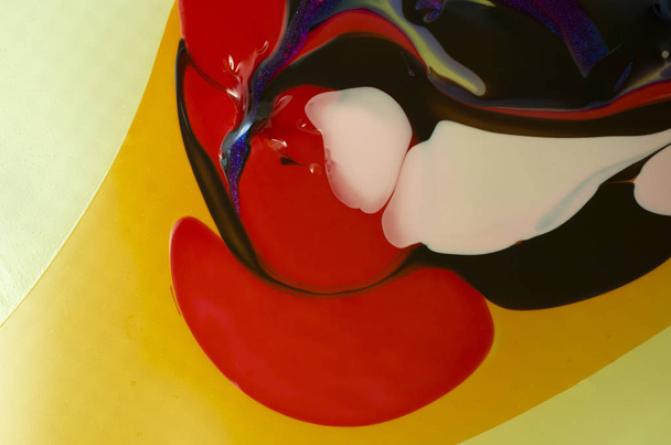 psychédélique fond liquide coloré avec des couleurs mélangées
  - Photo, image