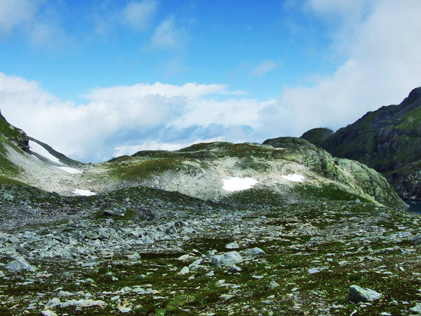 Pizol 山脈グラールス アルプス - ザンクト ・ ガレンのカントン スイス連邦共和国の上のまわりの素晴らしい高山雰囲気 - 写真・画像