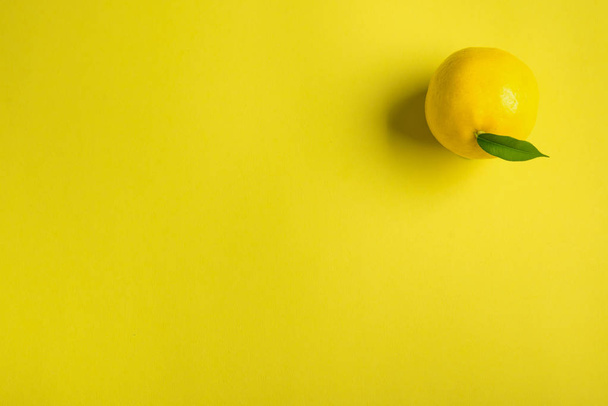 Lemon on yellow background, abstract photography - Foto, afbeelding