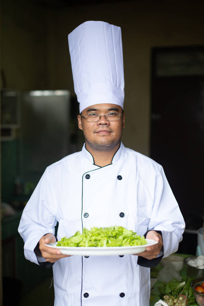 Gelukkig Zuidoost-Aziatische chef-kok - Foto, afbeelding