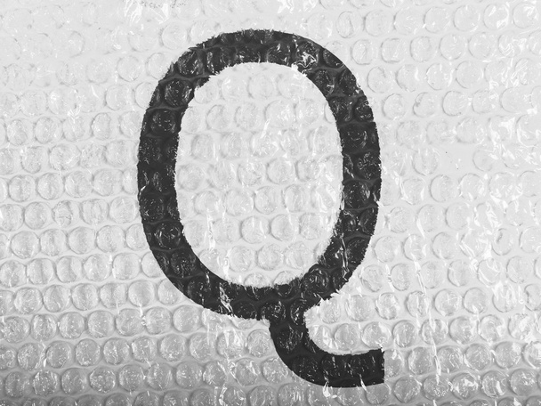 Q letter painted on bubblewrap - Zdjęcie, obraz