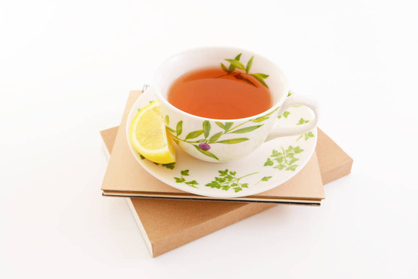 レモン茶のカップ - 写真・画像