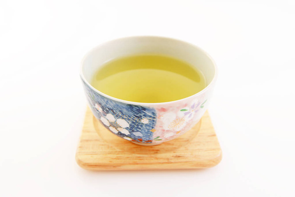 Японський зелений чай на білому тлі - Фото, зображення
