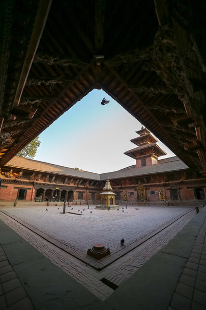 Mul Chowk, de grootste en oudste van de koninklijke paleizen drie belangrijkste chowk (vierkantjes) in Patan Durbar Sqare - Foto, afbeelding