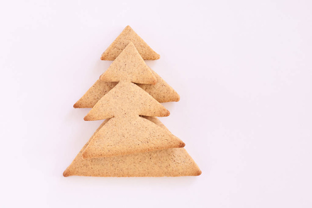 Christmas tree biscuits. White background. Delicious dessert. - Foto, imagen