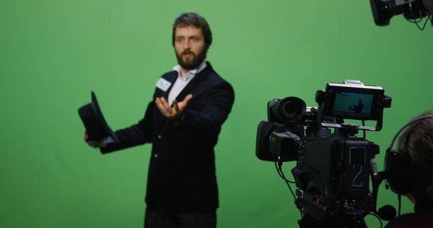 Actor realizando una escena intensa
 - Foto, imagen