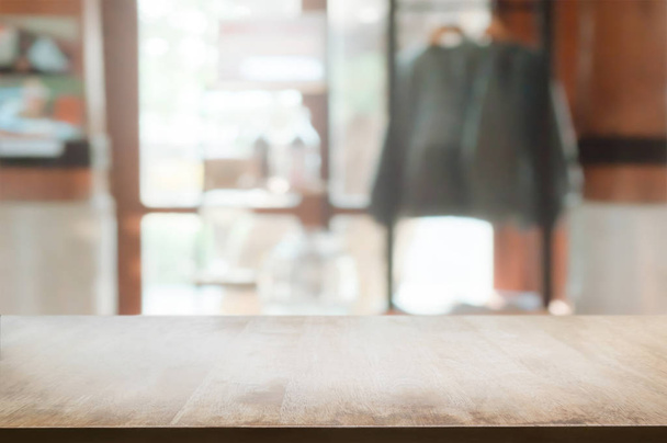 üres fából készült asztal életlenítés háttér étterem. - Fotó, kép