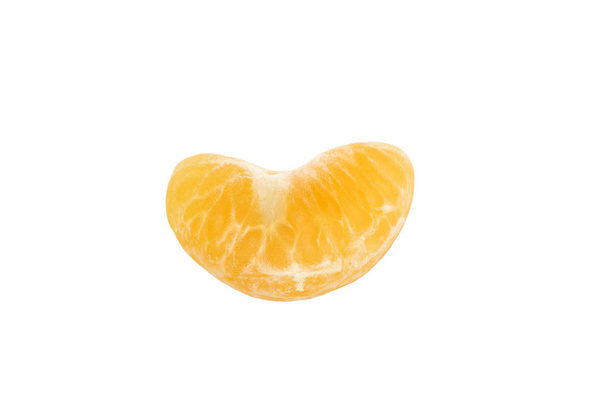 One Segmentos aislados de mandarinas sobre fondo blanco
 - Foto, Imagen