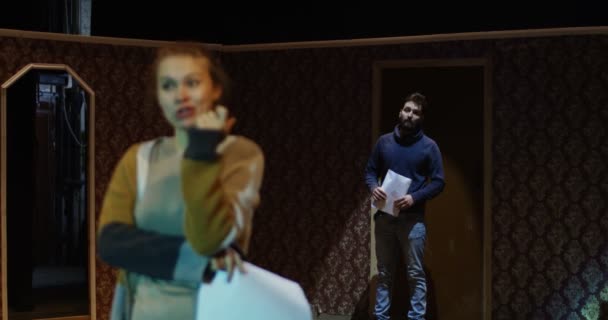 Acteurs repeteren in een theater - Video