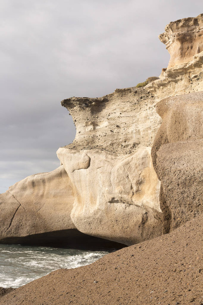 Cliff kaplumbağa kafa şeklinde aşınmış - Fotoğraf, Görsel