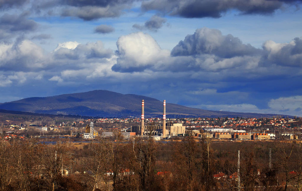 Panoramatický pohled z města Pécs v Maďarsku s elektrárna - Fotografie, Obrázek