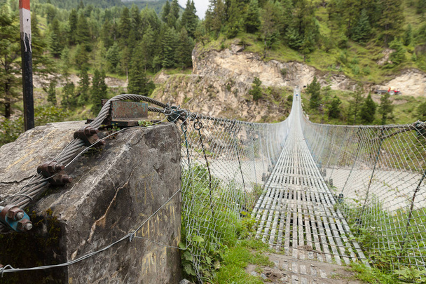Ponte suspensa pendurada no Nepal
. - Foto, Imagem