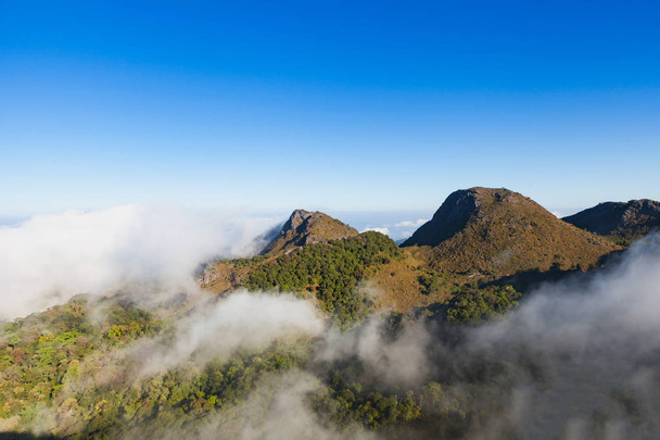 Widok krajobrazu z Chiang dao gĂłrskich, Chiang mai, Tajlandia. - Zdjęcie, obraz