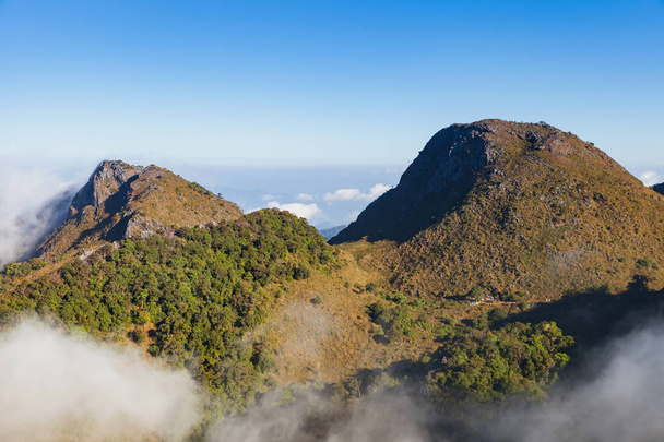 Vista panorámica de la zona montañosa de Chiang dao, Chiang mai, Tailandia
. - Foto, imagen