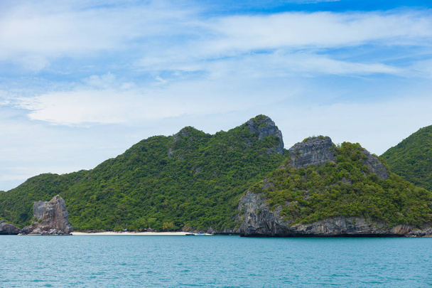 Widok wyspy z Ang Thong National Marine Park, Tajlandia - Zdjęcie, obraz
