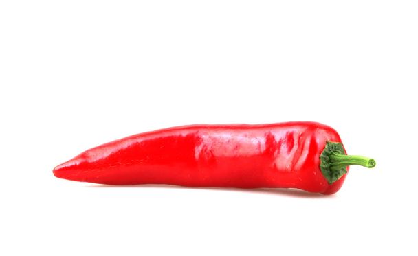 Gros plan du piment rouge sur fond blanc - Photo, image