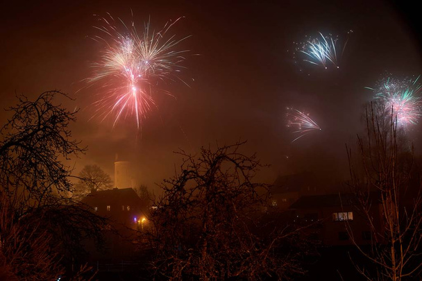 Silvester 2019 auf der Burg Bertrada in Müllenbach. - Foto, Bild
