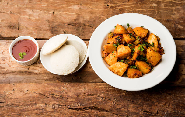 Масала смажена Ідліс - південно-індійська закуска, виготовлена з залишку, яку просто подають з томатним кетчупом. вибірковий фокус
 - Фото, зображення