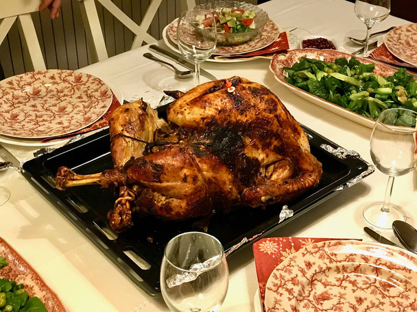 Homemade Roasted Thanksgiving Day Turkey with all the Sides at Dinner Table. Organic Traditional Food. - Fotoğraf, Görsel