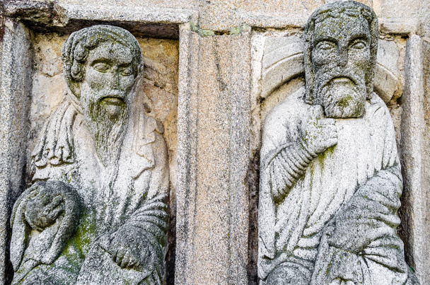 Detalle arquitectónico, fachada de la catedral de Santiago de Compostela, España
 - Foto, imagen