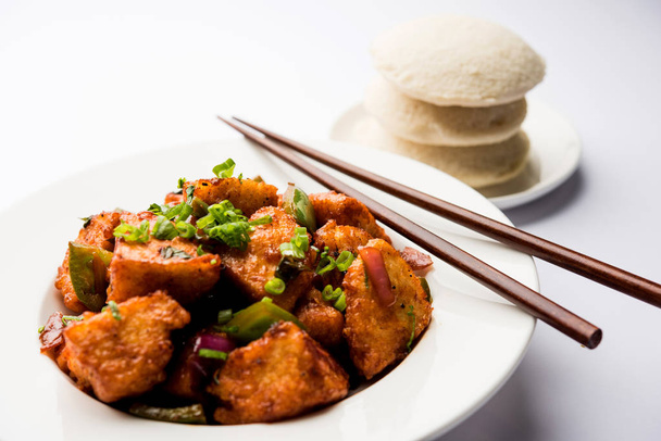 Schezwan Idli o manciù Idly, gustosa ricetta indo-cinese. focus selettivo
 - Foto, immagini