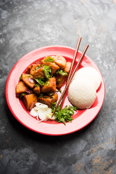Шезван Ідлі або маньчжурський ідлі, смачний рецепт всередині Китаю. вибірковий фокус
 - Фото, зображення