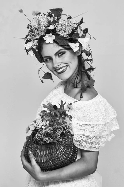 young pretty girl with flower wreath - Fotoğraf, Görsel
