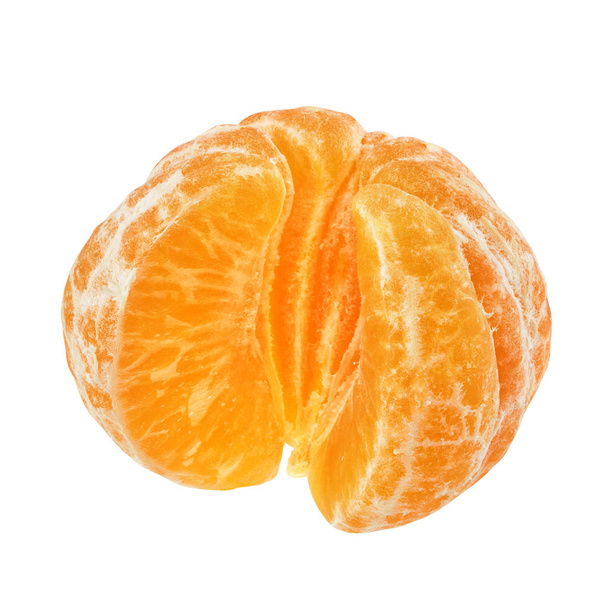 Mandarina pelada madura o clementina aislada sobre fondo blanco con camino de recorte
 - Foto, Imagen