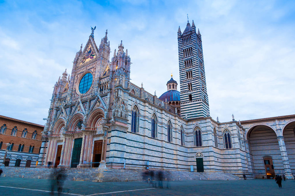 Katedra w Sienie (włoski: Duomo di Siena) (1348) jest średniowieczny kościół w Siena, Włochy - Zdjęcie, obraz