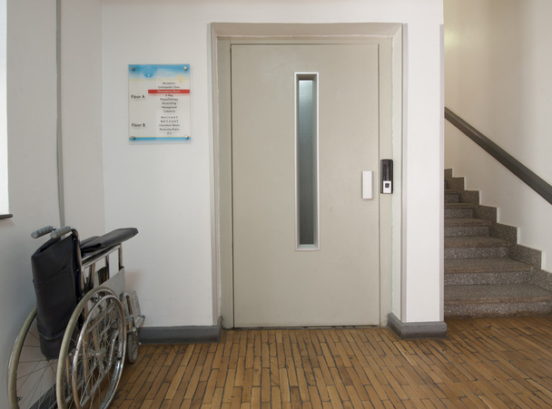 Hall de entrada no centro médico
 - Foto, Imagem