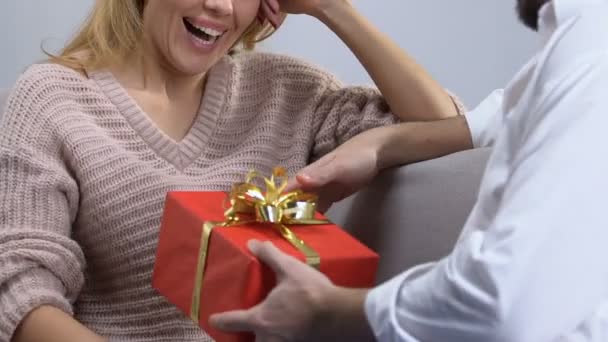 Husband giving present to loving wife, surprise on anniversary of happy marriage - Imágenes, Vídeo