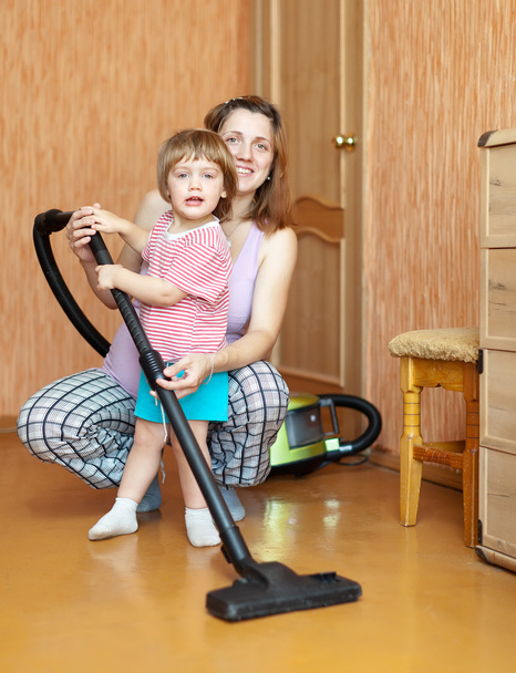 Family chores with vacuum cleaner - Zdjęcie, obraz