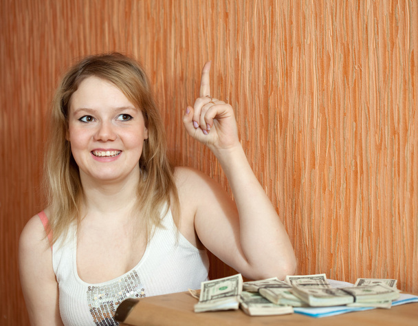 Женщина успешно решила свои финансовые проблемы
 - Фото, изображение