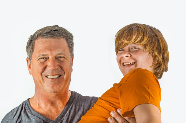 Père et fils heureux câlins
 - Photo, image