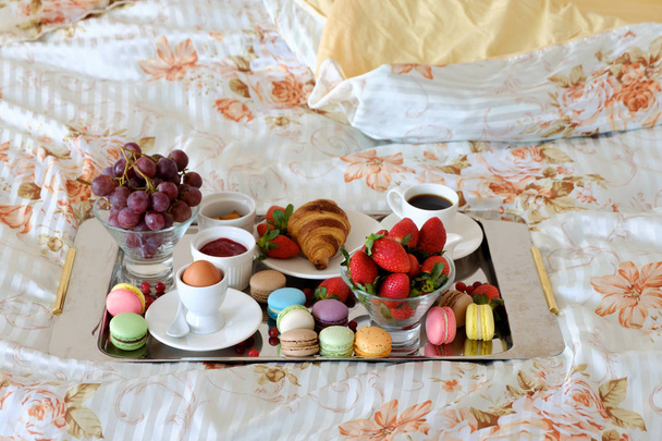 tasty morning breakfast with fruits and dessert on a metal plate in bed. Chisinau, Moldova - Fotoğraf, Görsel