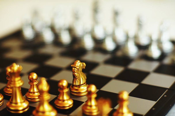 Šachy desková hra, obchodní soutěžní koncept, dojde k situaci, ztráty a vítězství, kopie prostor - Fotografie, Obrázek