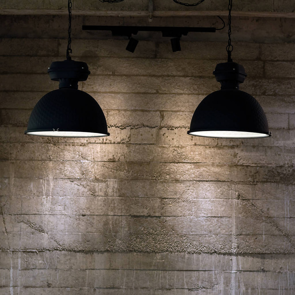 parede e lâmpadas para fundo
 - Foto, Imagem