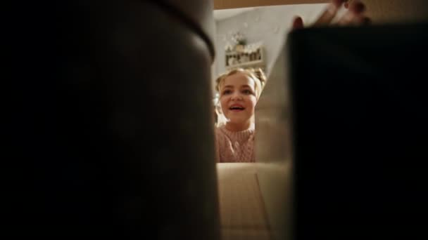 A gift in a box for a young girl on a holiday day. Slow motion - Filmagem, Vídeo