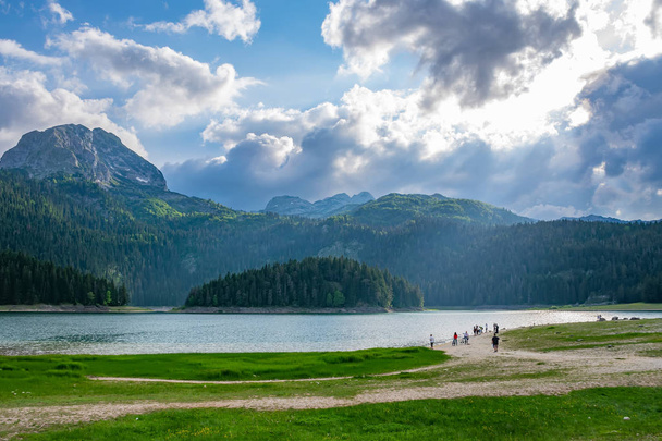 magnifico Lago Nero nel Parco Nazionale Durmitor nel nord del Montenegro
 - Foto, immagini