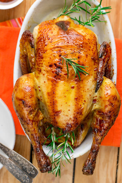 Oven baked sweet-and-sour crispy roast chicken served with rosemary - Foto, Bild