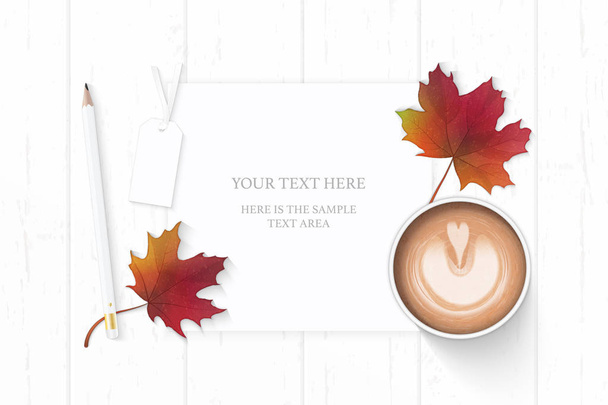 Plano vista superior vista elegante composición blanca lápiz borrador otoño hoja de arce etiqueta y café sobre fondo de madera
. - Vector, Imagen