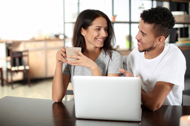 Young couple with laptop at home - Foto, Bild