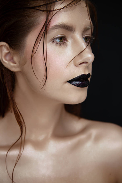 Portrait of a beautiful girl with fashion make-up - Fotografie, Obrázek
