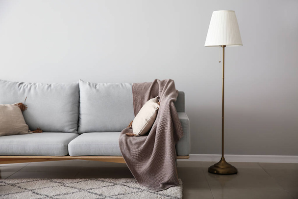Мягкий диван в гостиной
 - Фото, изображение