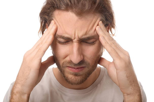 Молодой человек страдает от головной боли на белом фоне - Фото, изображение